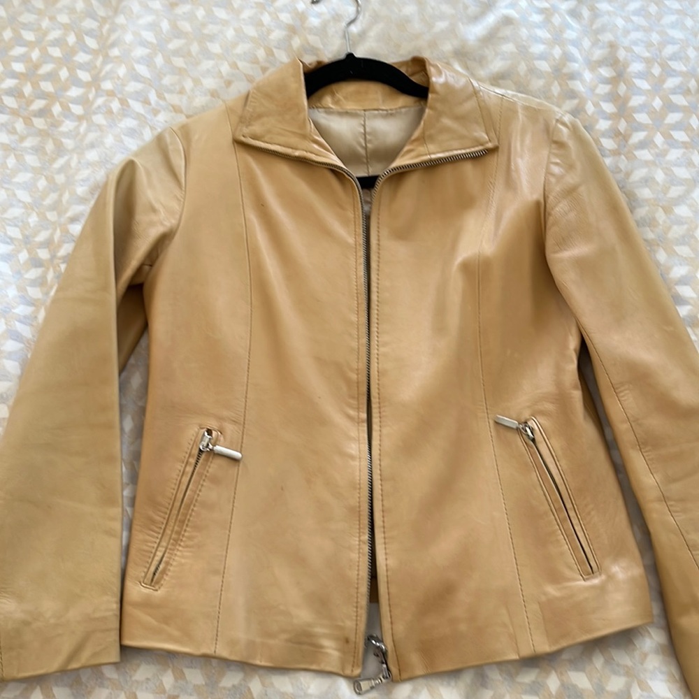 Italian leather jacket. Fitted